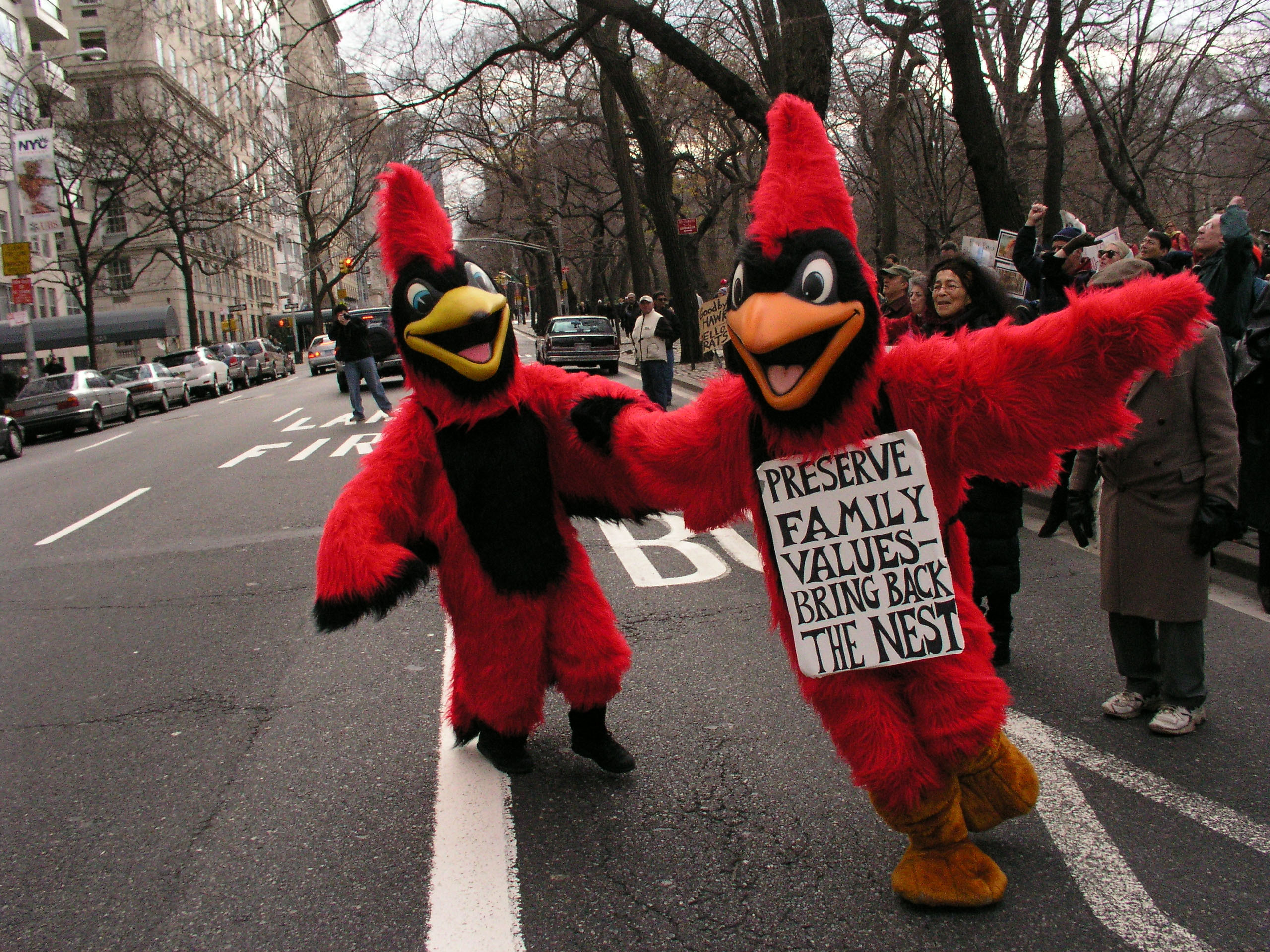 Marie Winn and Rebekah Creshkoff at the Pale Male protests in 2004. Photo: Lenny Friedland