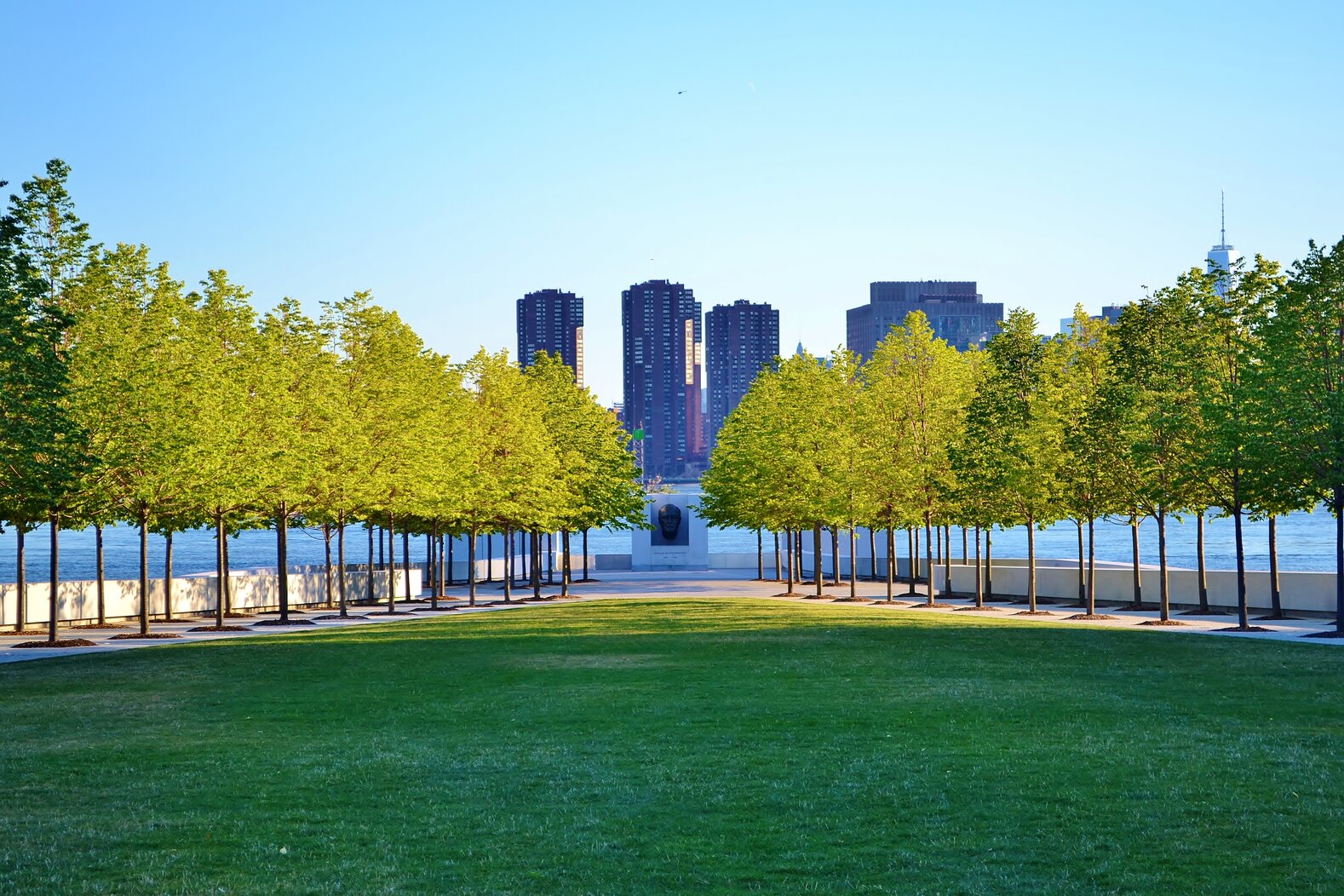 FDR Four Freedoms Park provides some striking views, as well as stopover habitat for migrating birds. Photo: Gigi Altarejos