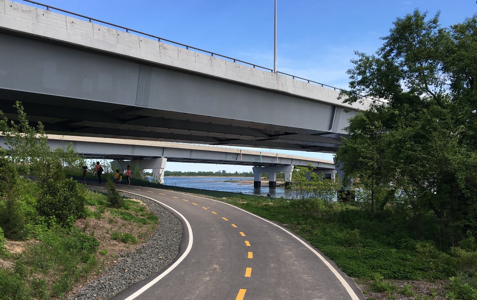 The Jamaica Bay Greenway leads to the Bay in Canarsie Park. Photo: Robert/CC BY-NC 2.0